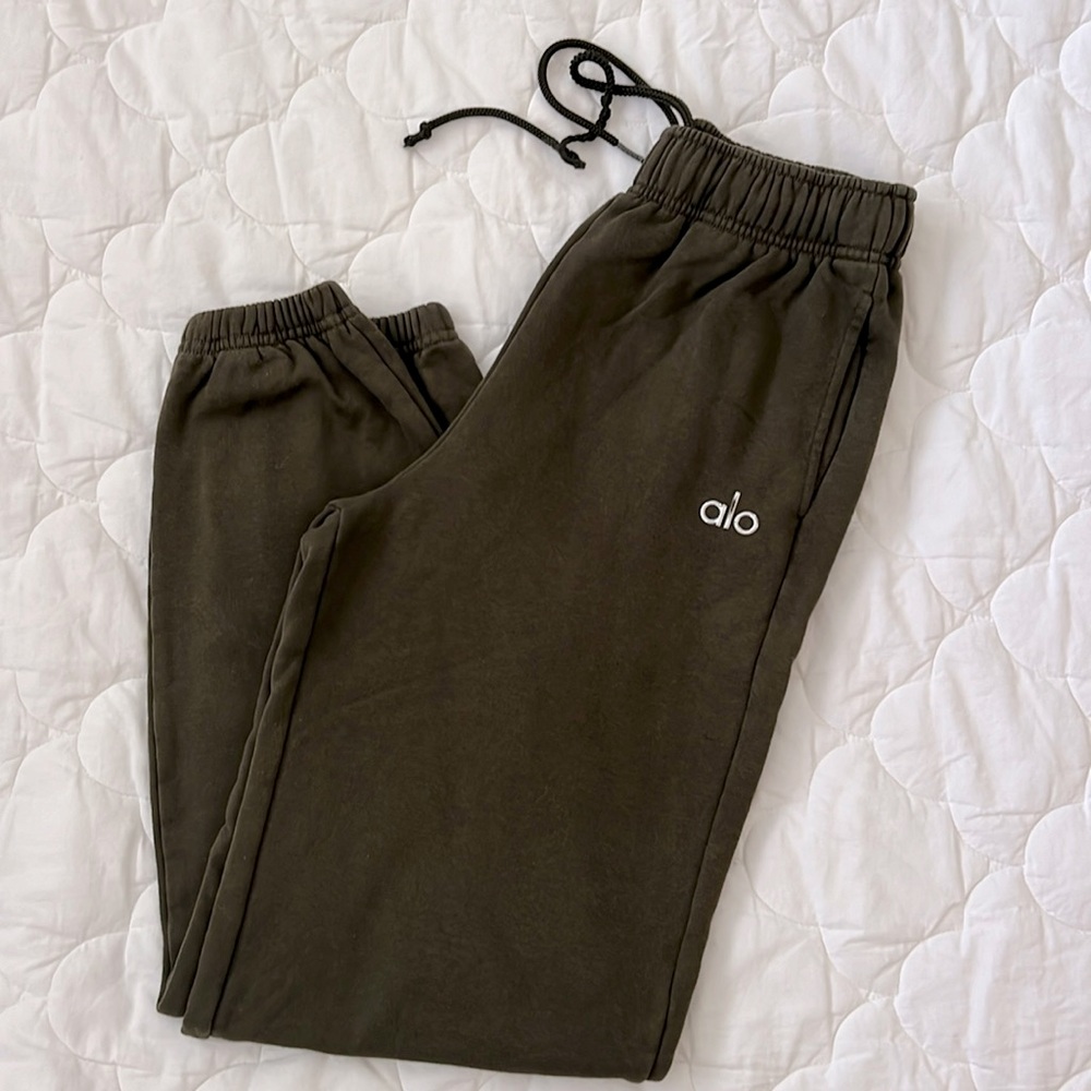 ALO Yoga Olive Joggers - Picture 1 of 6